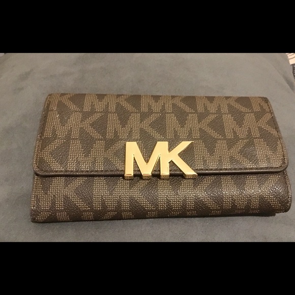 Michael Kors Wallet - Picture 1 of 6